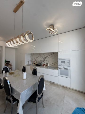 גג/ פנטהאוז, עמישב 1, חברת חשמל, גבעתיים