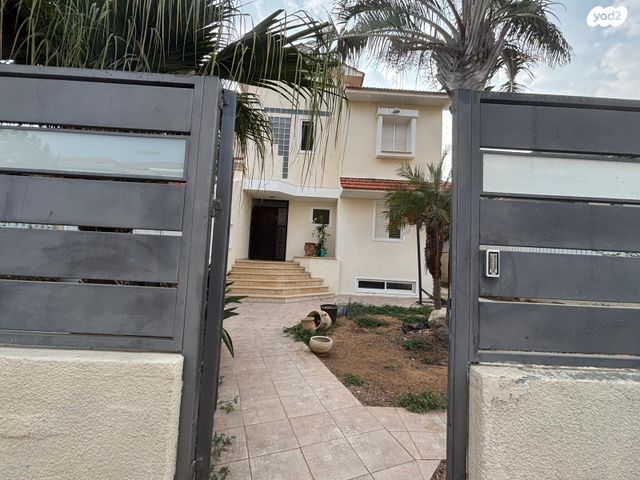 דו משפחתי, פרדסיה