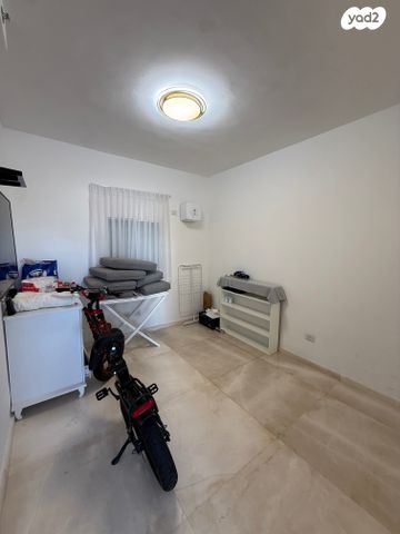 גג/ פנטהאוז, עמישב 1, חברת חשמל, גבעתיים