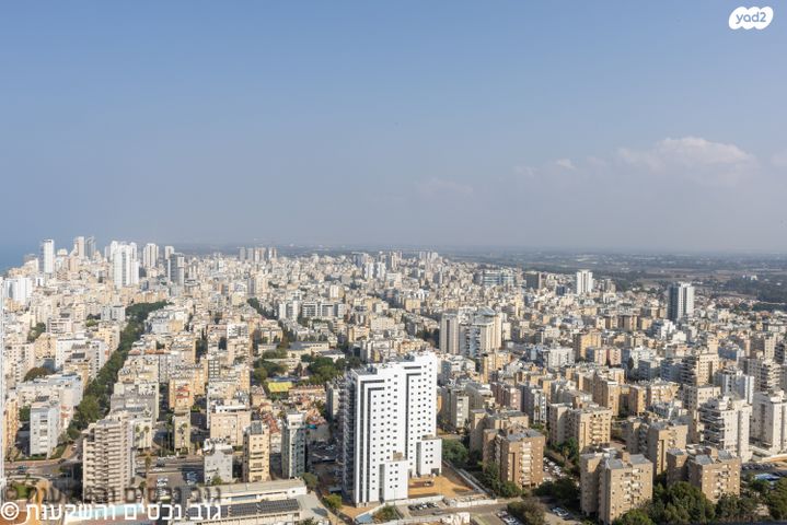 גג/ פנטהאוז, אמנון ליפקין שחק, נוף הטיילת, נתניה