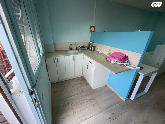 משרדים, דרך העצמאות, שער פלמר, תחנת רכבת השמונה, חיפה