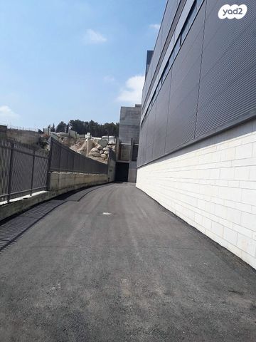 מחסנים, מפעלי נחם הר טוב