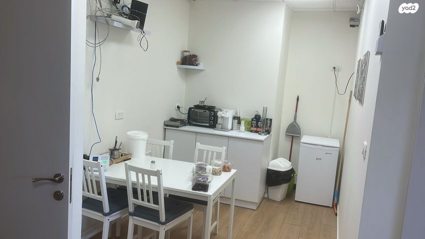 משרדים, המסילה, אזור תעשיה, נשר