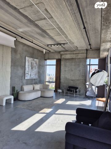 משרדים, הרב ניסנבאום 37, בת ים