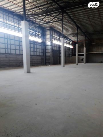 מחסנים, מפעלי נחם הר טוב