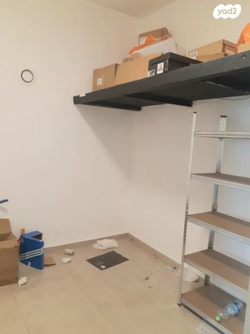 חנויות/ שטח מסחרי, חולון