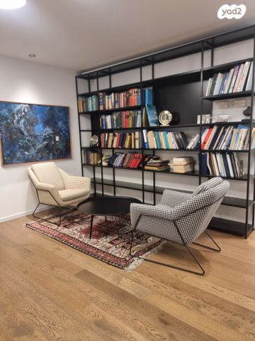 דרך מנחם בגין 48