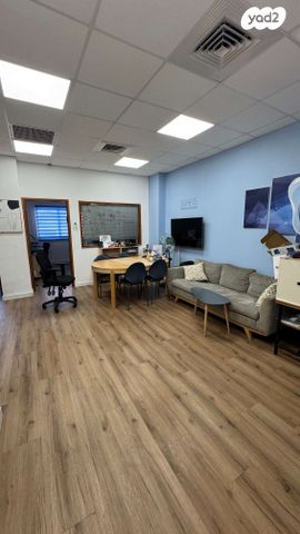 משרדים, דרך העצמאות, שער פלמר, תחנת רכבת השמונה, חיפה