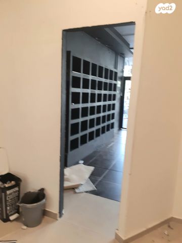 חנויות/ שטח מסחרי, חולון