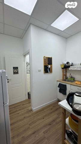 משרדים, דרך העצמאות, שער פלמר, תחנת רכבת השמונה, חיפה