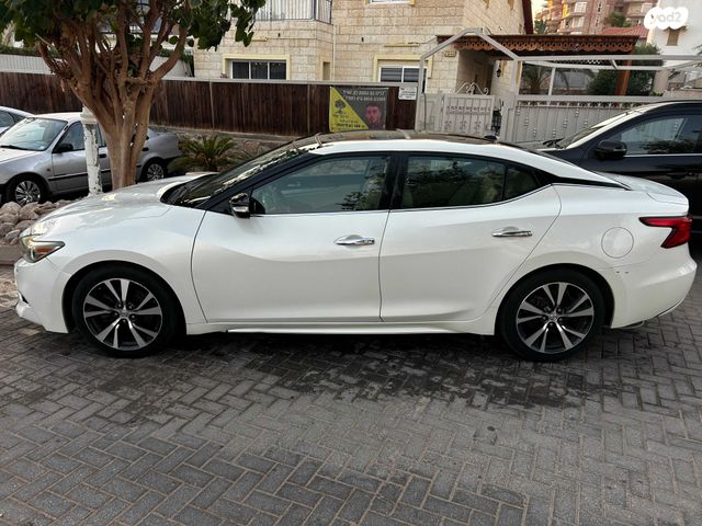 ניסאן מקסימה