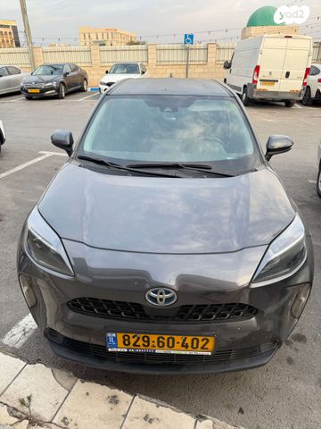 טויוטה יאריס קרוס