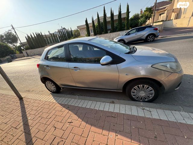 מודעת רכב מאזדה 2