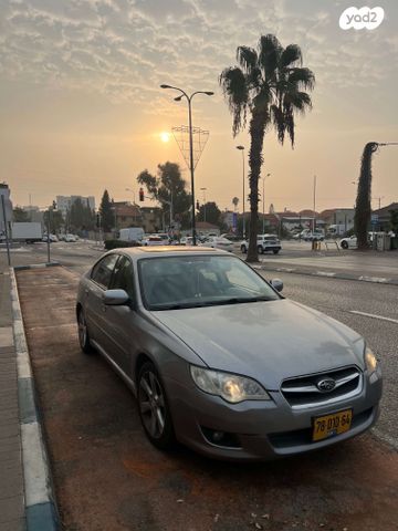 סובארו B4/לגאסי