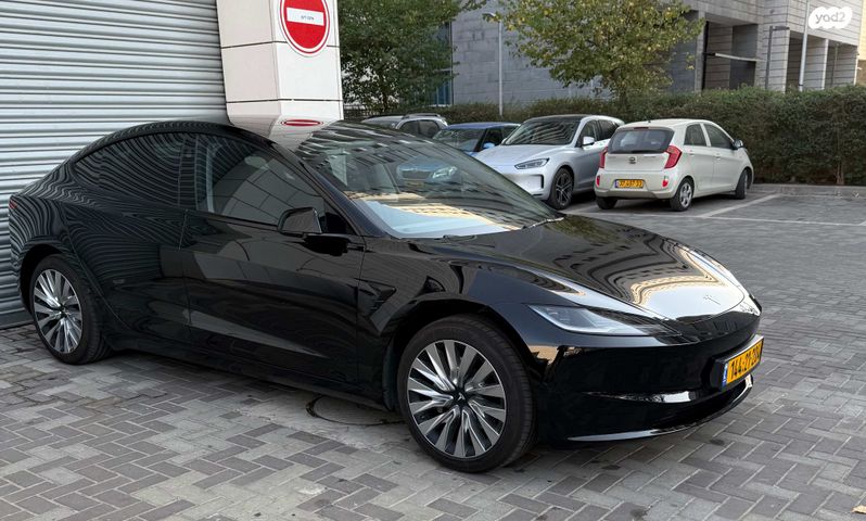 מודעת רכב טסלה מודל 3