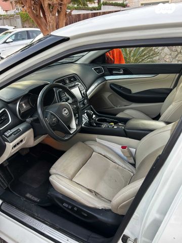 ניסאן מקסימה