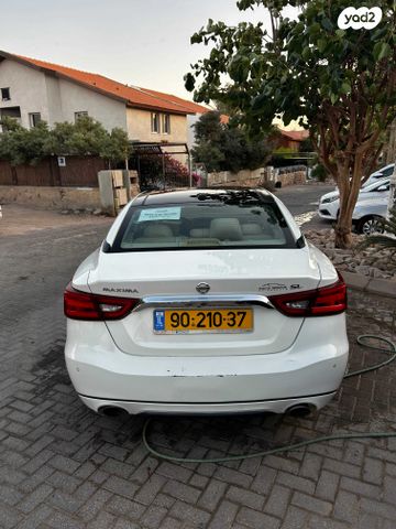 ניסאן מקסימה