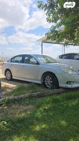 סובארו B4/לגאסי