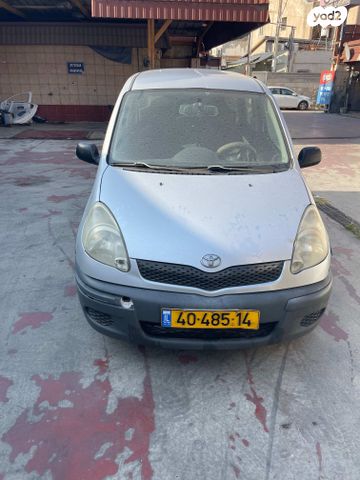 טויוטה יאריס