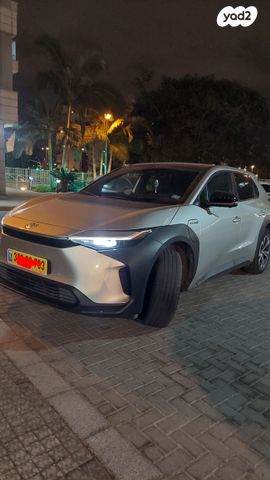 מודעת רכב טויוטה bZ4X