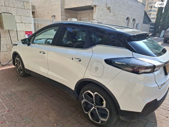 מודעת רכב ג׳ילי Geometry C