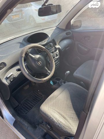 טויוטה יאריס