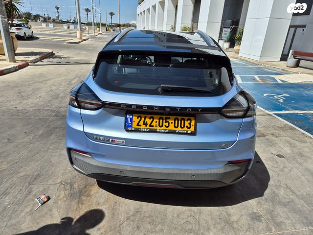 מודעת רכב ג׳ילי Geometry C