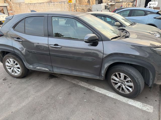 מודעת רכב טויוטה יאריס קרוס