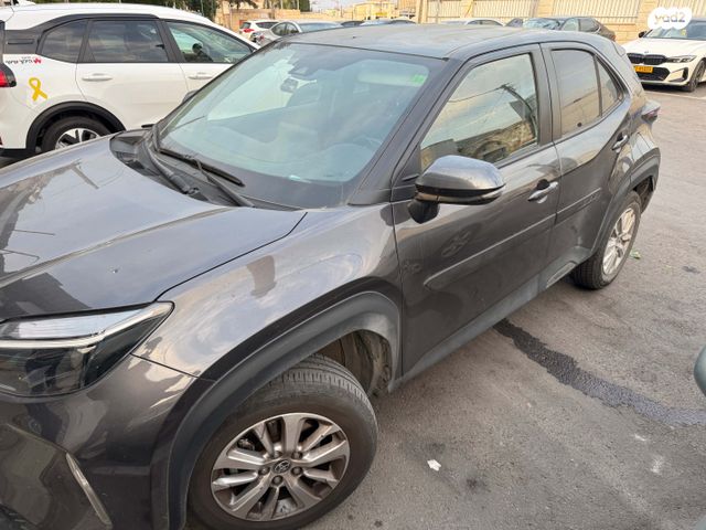 טויוטה יאריס קרוס