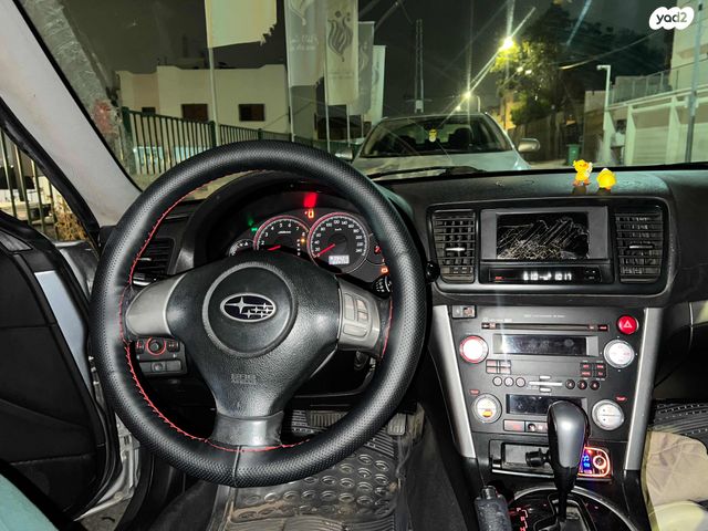 סובארו B4/לגאסי