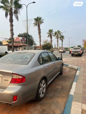 סובארו B4/לגאסי