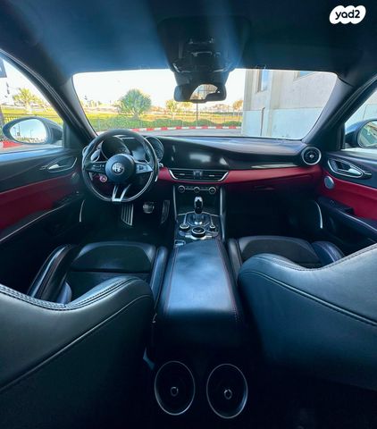 אלפא רומיאו ג'וליה