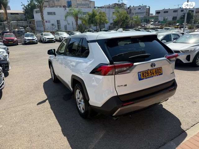 טויוטה RAV4
