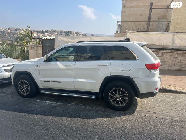 מודעת רכב ג'יפ גרנד צ'ירוקי