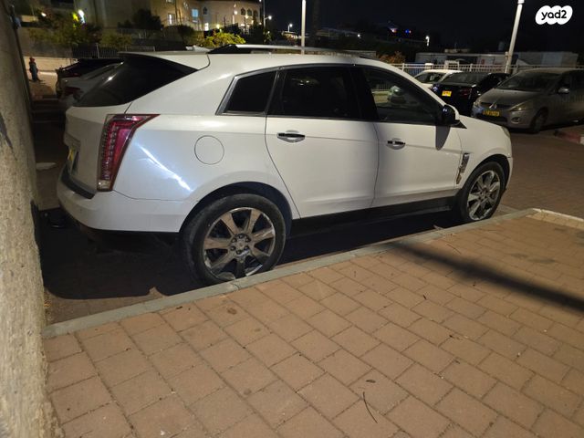 קאדילק SRX