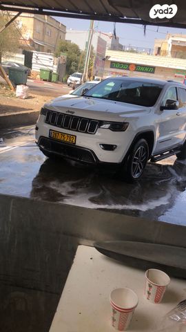 מודעת רכב ג'יפ גרנד צ'ירוקי