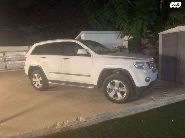 מודעת רכב ג'יפ גרנד צ'ירוקי