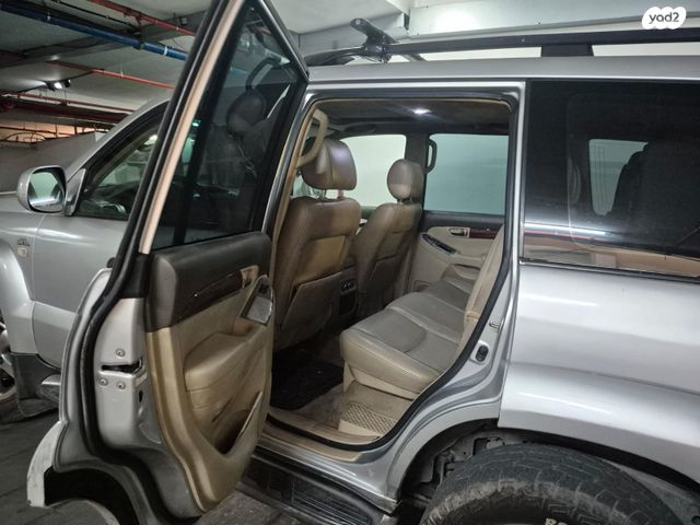 טויוטה לנד קרוזר