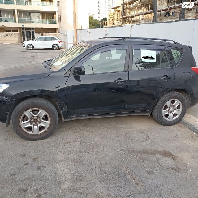 טויוטה RAV4