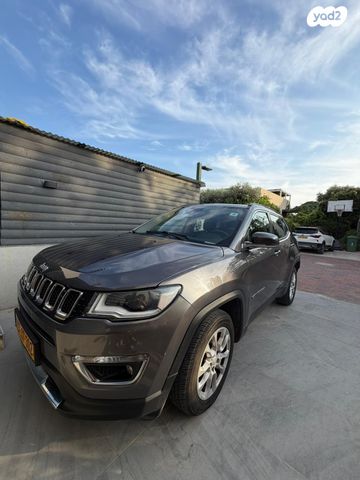 מודעת רכב ג'יפ קומפאס