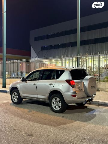 טויוטה RAV4