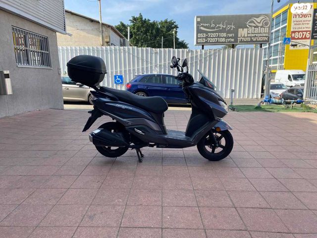 סוזוקי בורגמן 125