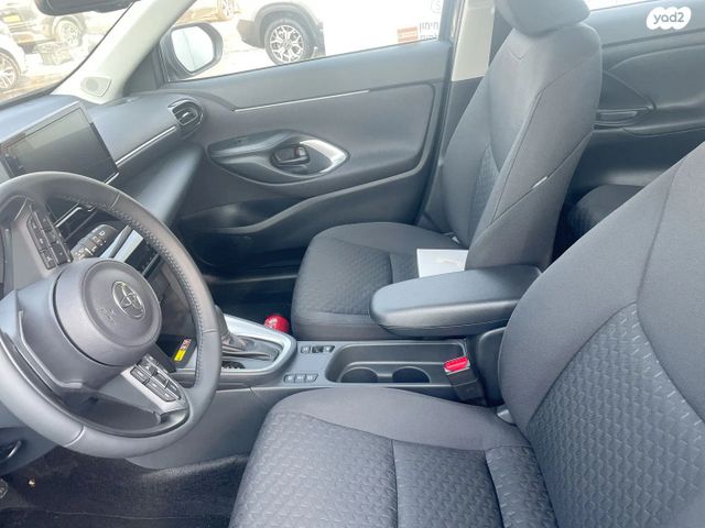 טויוטה יאריס קרוס