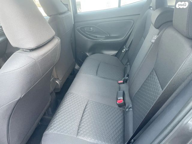 טויוטה יאריס קרוס