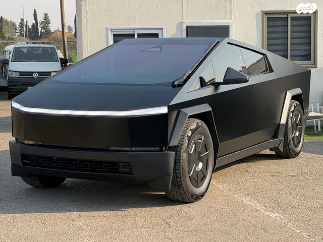 מודעת רכב טסלה סייבטראק