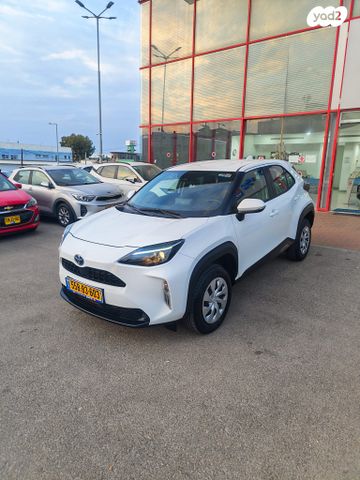 טויוטה יאריס קרוס