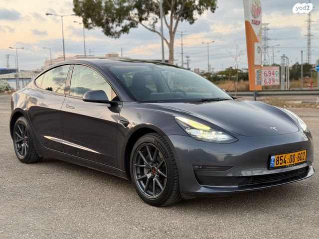 מודעת רכב טסלה מודל 3
