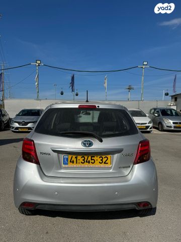 טויוטה יאריס