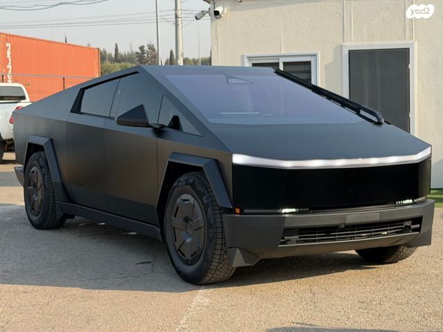 טסלה סייבטראק