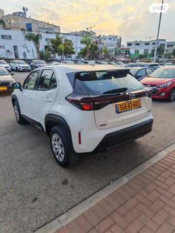 טויוטה יאריס קרוס